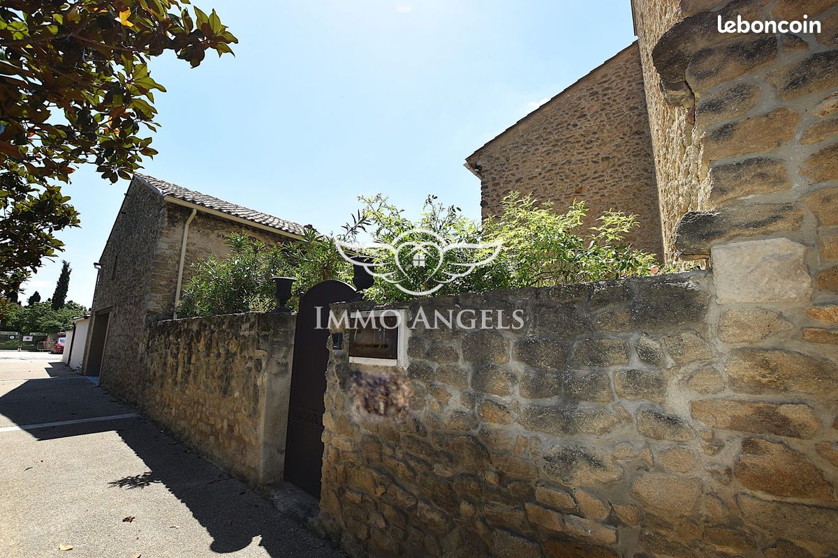 Maison 10 pièces 341 m² · à Sainte-Cécile-les-Vignes · 341 m² · 980 000 €