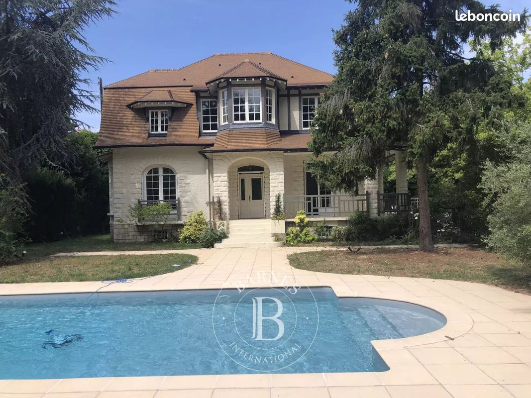 Maison 8 pièces 260 m² · à Le Vésinet · 260 m² · 2 490 000 €