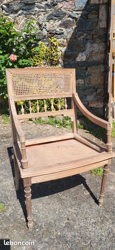 Ancienne chaise en bois en cannage (image 1)
