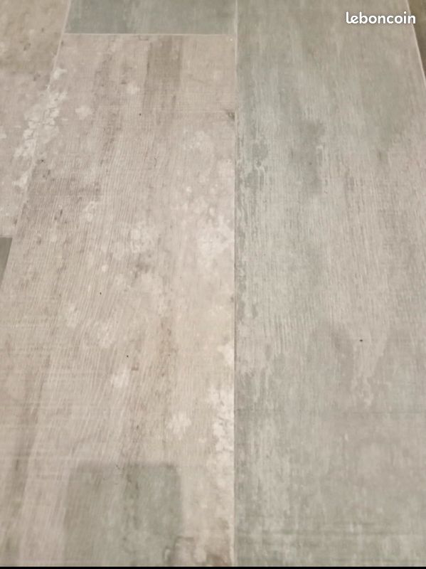 Carrelage Porcelanosa bleuté/ 11m2 / imitation parquet mat (image 6)