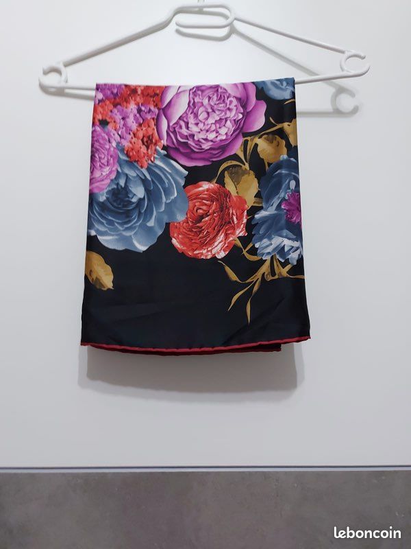 Foulard multicolore (image 1)