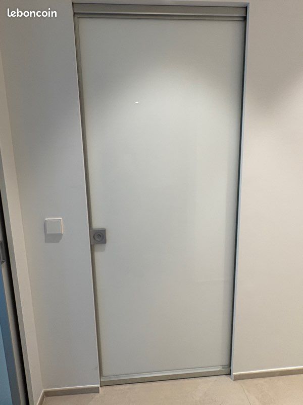 QUADRA - Porte coulissante encastrée avec panneau en simple verre sans montants (image 4)