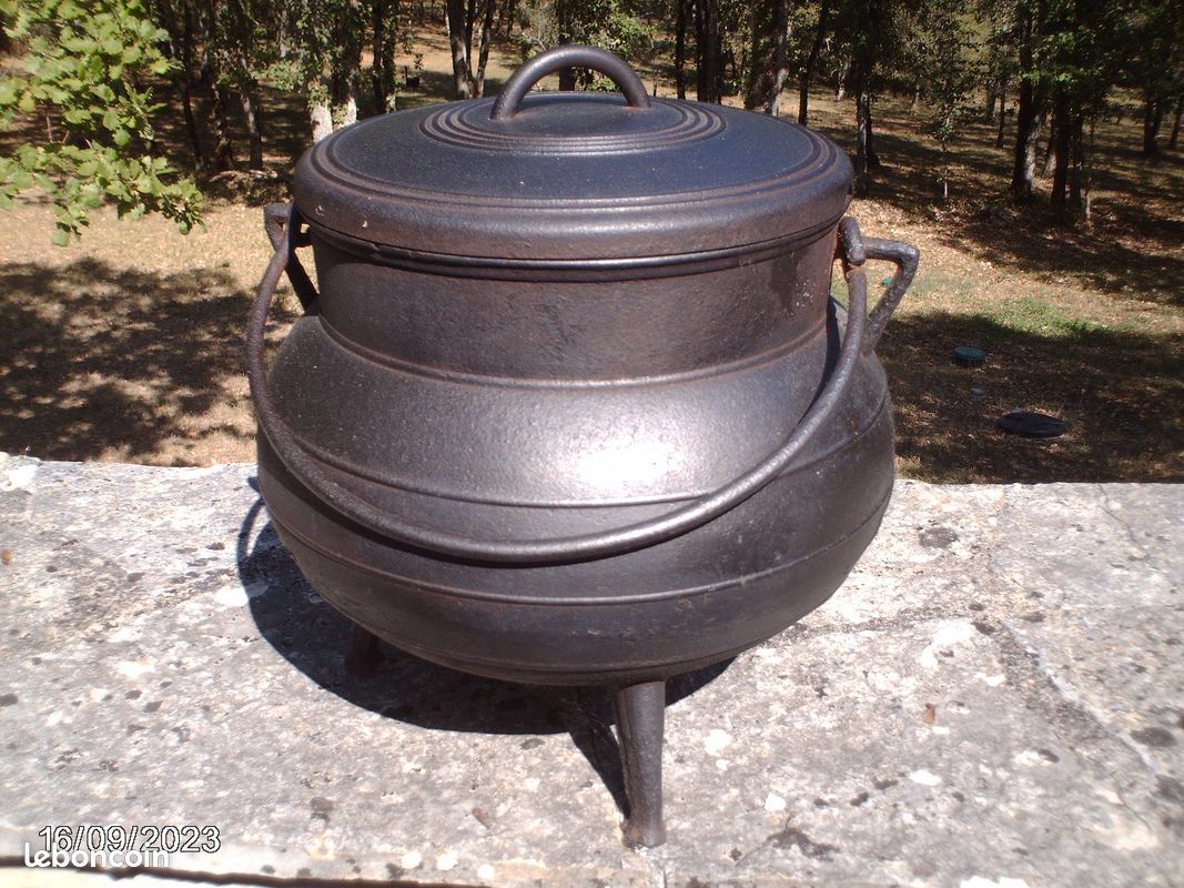 Magnifique marmite ventrue ancienne en fonte (image 1)