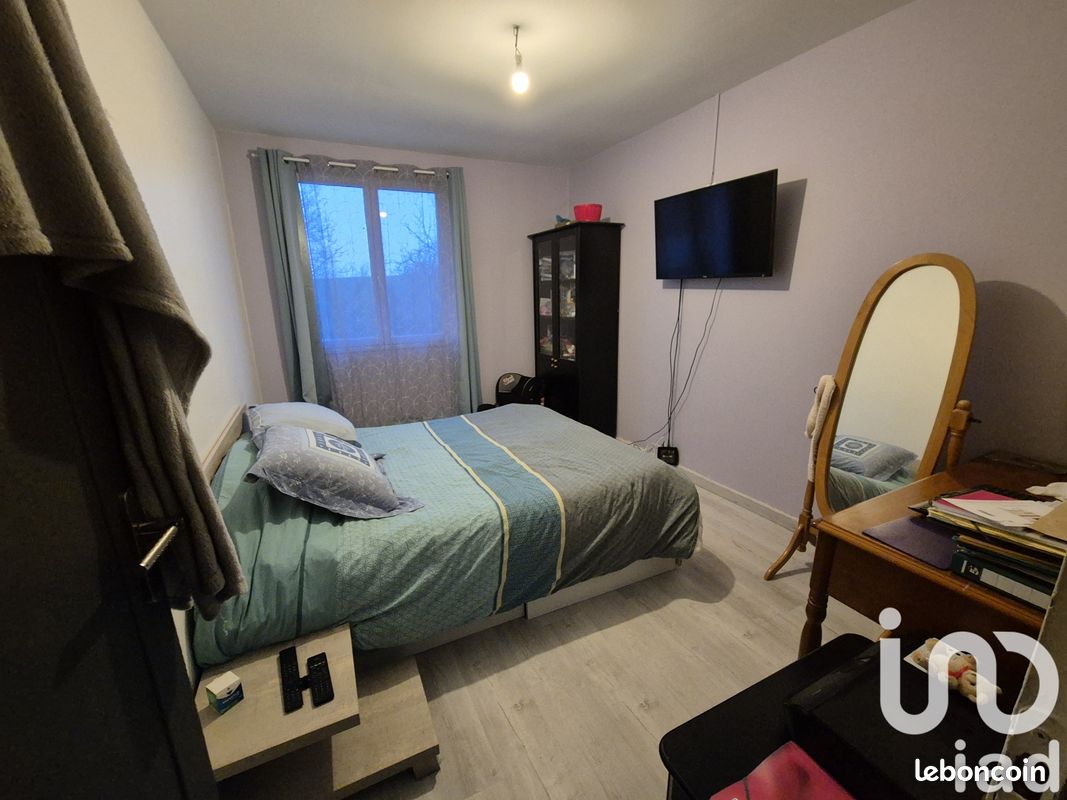 Propriété 6 pièces 100 m² - Chadurie 16250 (image principale 12)
