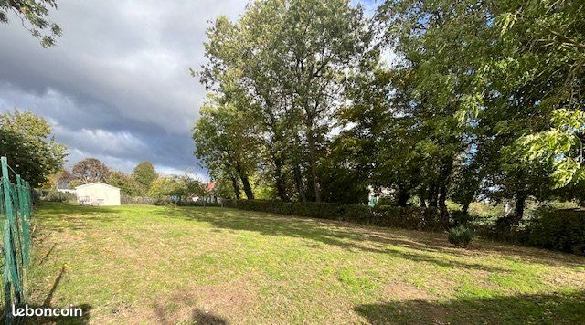 Terrain 933 m² · à Gisors · 70 000 €