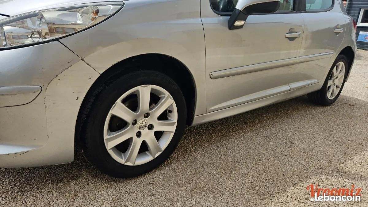 Peugeot 207 1.6 hdi 110 cv POUR EXPORT 5 portes "Embrayage + distribution + amortisseurs remplacées" (image 7)
