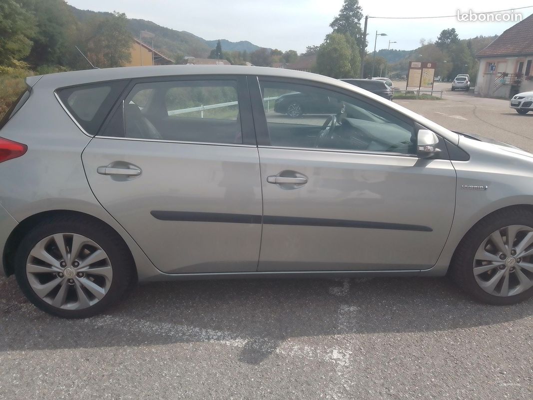 Toyota auris 2 hybride 136h (image 6)