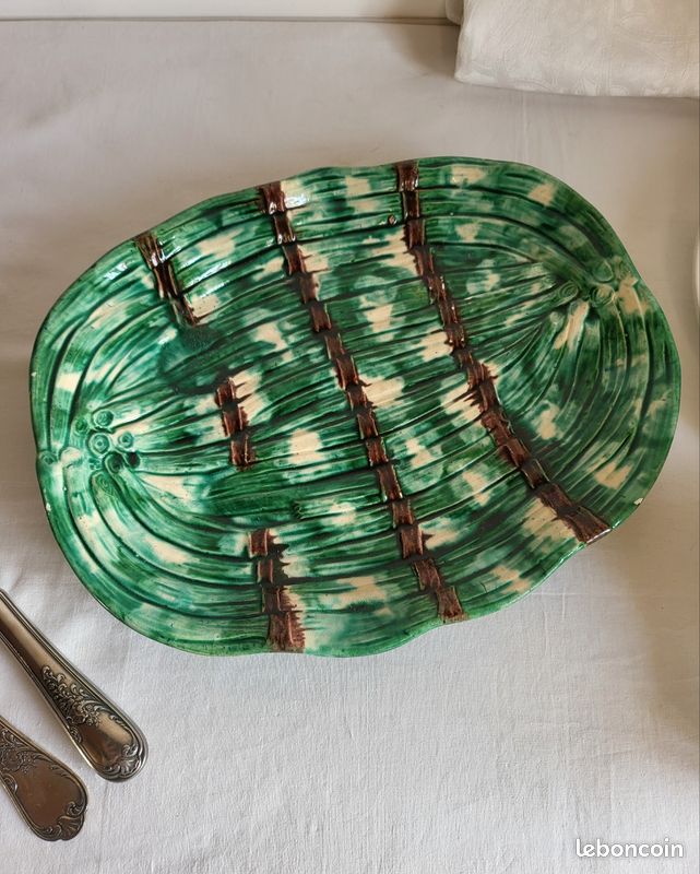 Plat et Égouttoir à Asperges en faïence Barbotine verte (image 3)