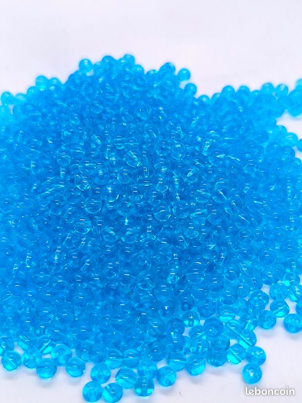 Perles de rocaille Rayher 26 mm bleu clair 17g ref. 14