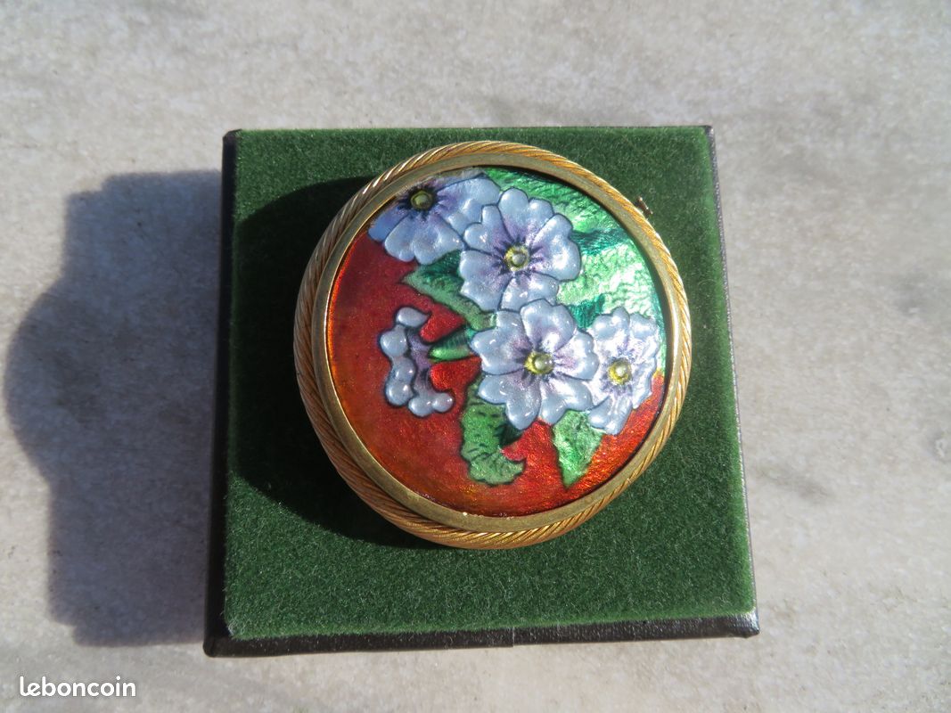 ancienne RAVISSANTE BROCHE FLEURIE peinte main en émail sur ancienne RAVISSANTE BROCHE FLEURIE peinte main en émail sur
