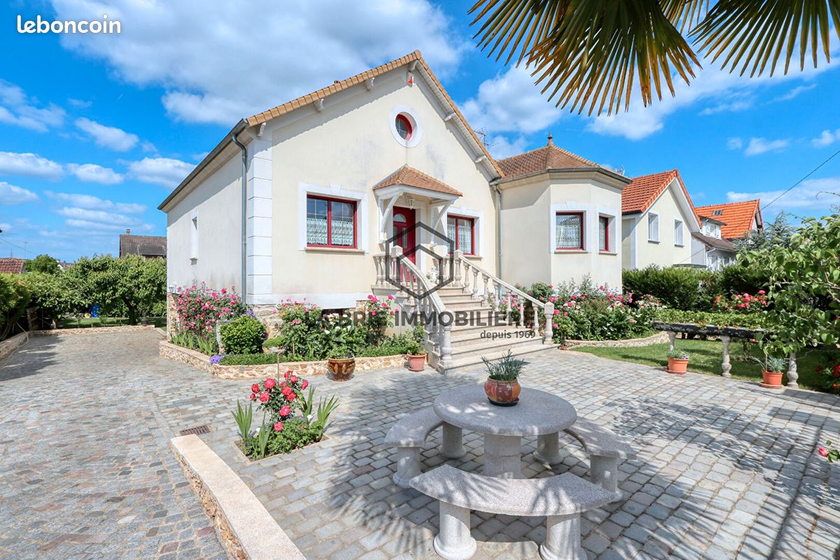 Maison 6 pièces 130 m² · à Villecresnes · 130 m² · 649 000 €