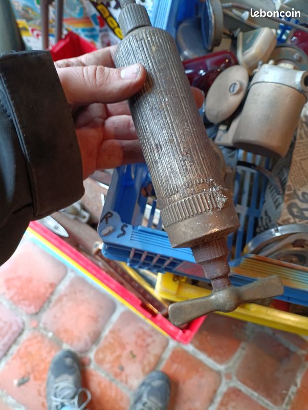 Pompe a graisse en laiton (image 1)