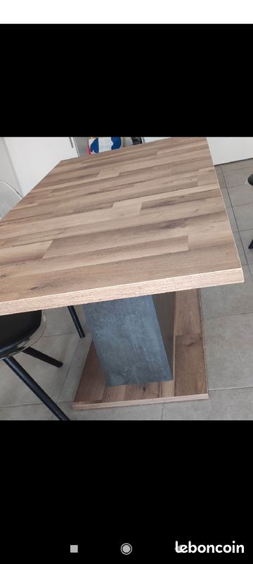 Table a manger neuf utiliser 5 mois payer 600 (image 1)