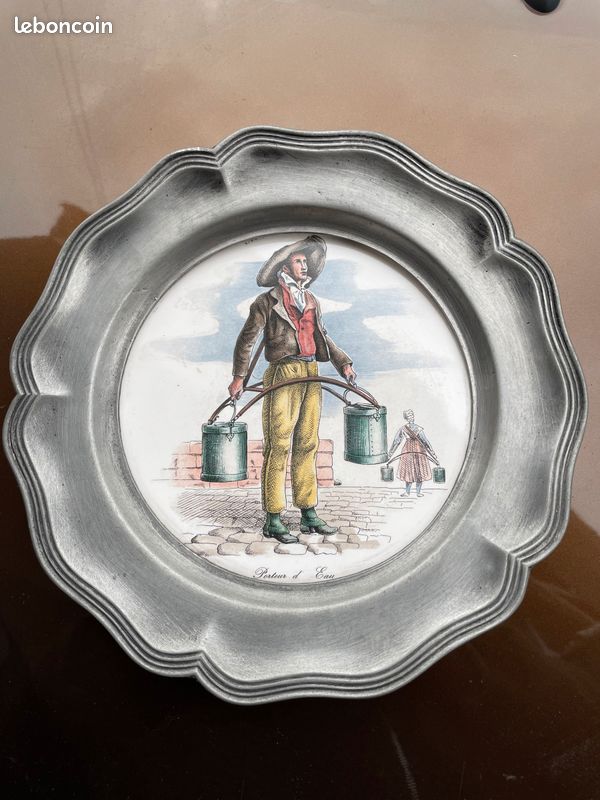 Assiette décorative : porteur d'eau (image 1)