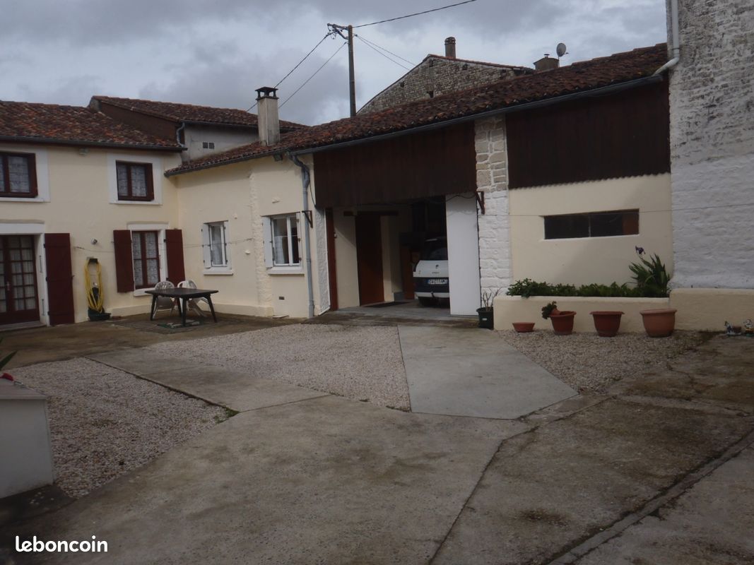 Maison 5 pièces 130 m² · à Dampierre-sur-Boutonne · 130 m² · 80 000 €