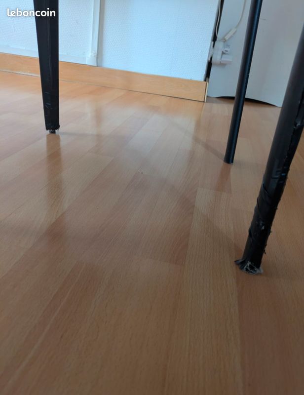 4 chaises noires (image 5)