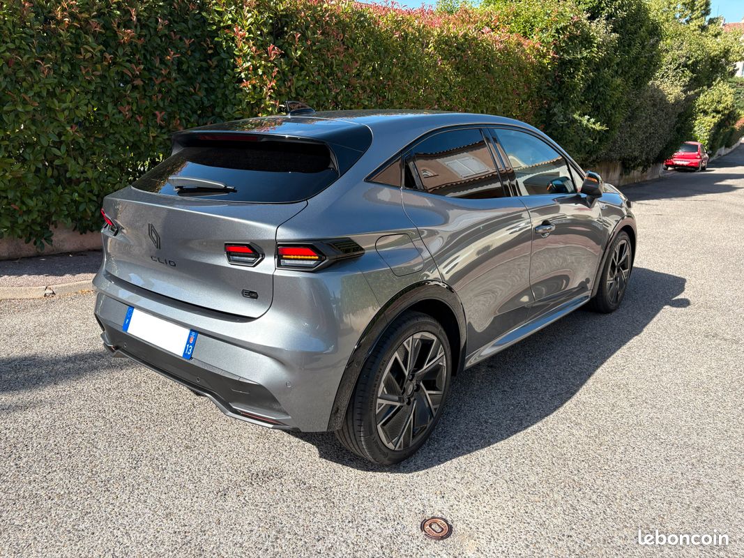 Clio VI Esprit Alpine Hybrid 160 (image 2)