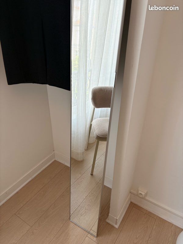 Miroir vertical décoratif (image 2)