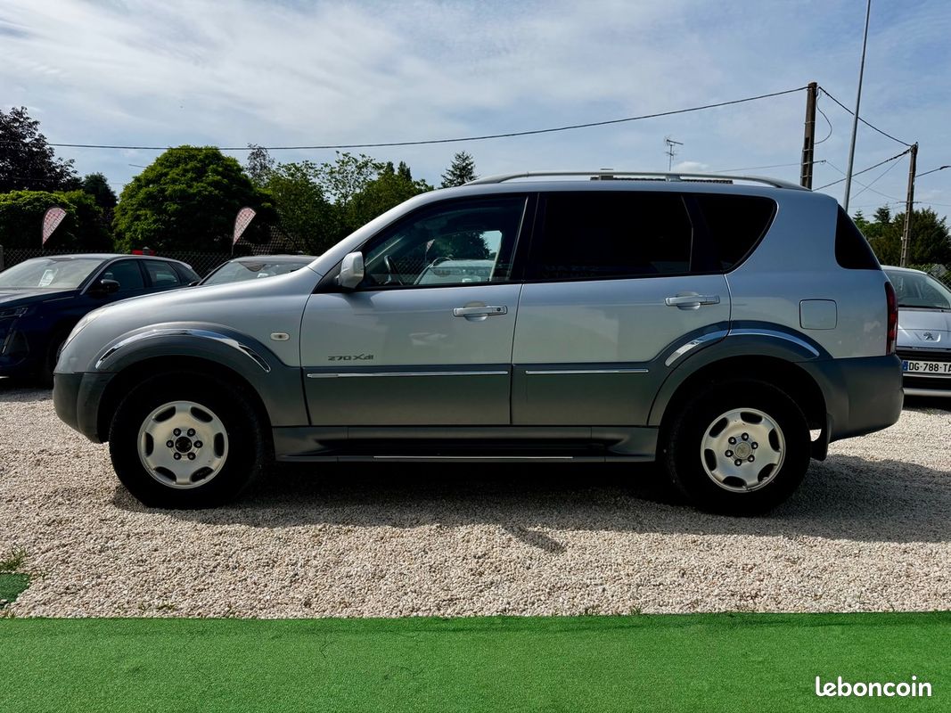 Ssangyong Rexton II 2.7 Xdi 163 CV / 4x4 / BOITE AUTOMATIQUE / CUIR / CLIM AUTO / ATTELAGE (image 4)