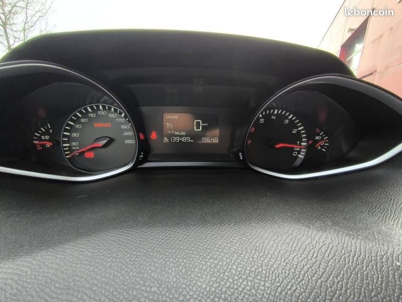 Peugeot 308 SW 1.2 PureTech 110ch Style S&S (image 18)
