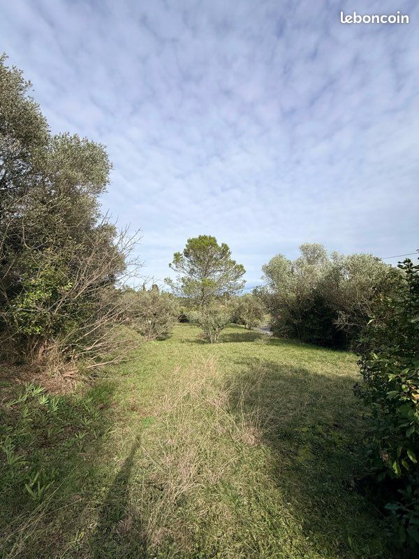 Terrain 2000m2 · à Alès · 200 000 €