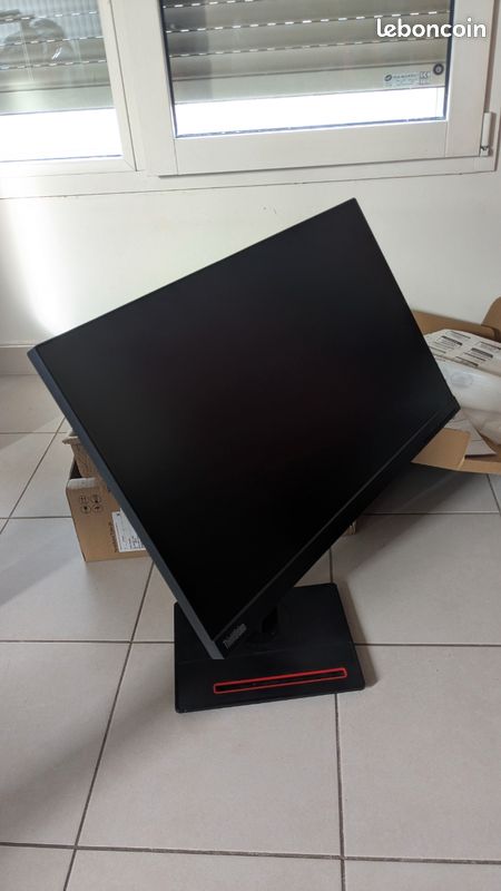 Écran PC Lenovo ThinkVision E24-28 24" IPS - Ouvert Mais Jamais Utilisé