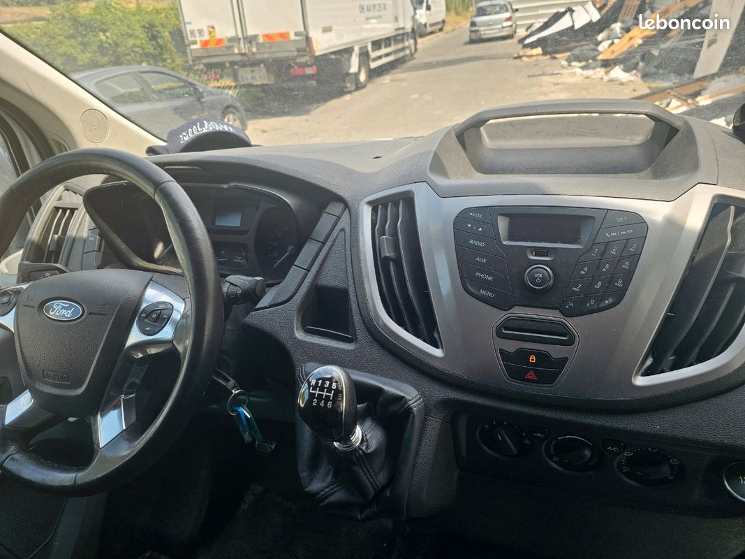 Ford transit (image 1)