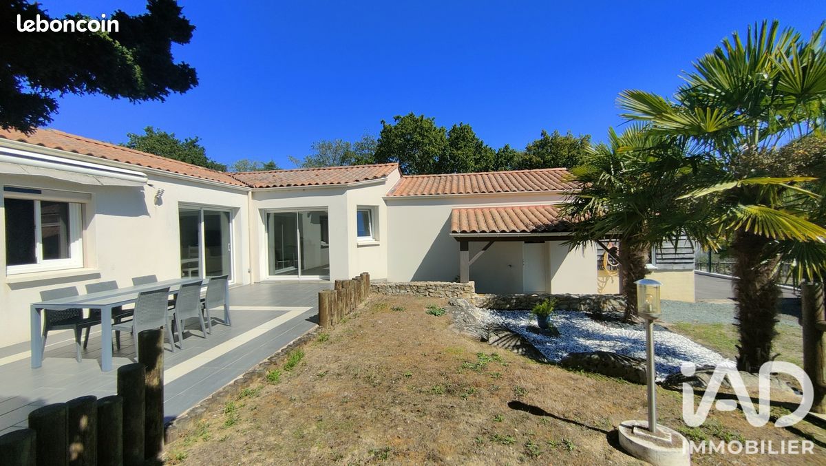 Maison 5 pièces 120 m² · à Saint-Avaugourd-des-Landes · 120 m² · 285 000 €