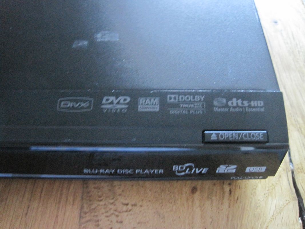 Lecteur-Enregistreur Blu-Ray 3D / DVD / CD, 250Go - LG HR832T