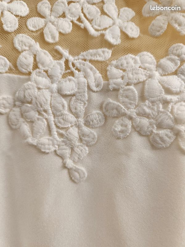 Robe de mariée col V en dentelle (image 6)
