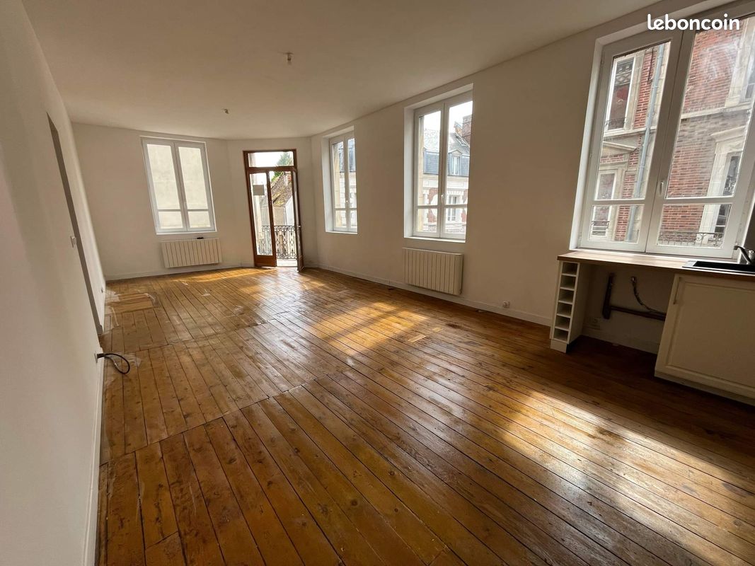 Appartement T3 lumineux de 75 m² — Saint-Pierre-sur-Dives (Centre) (image 1)
