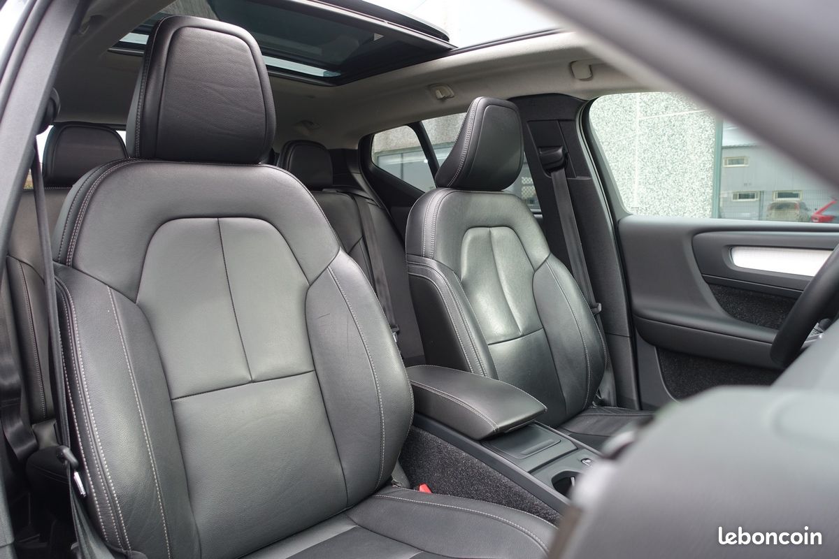 XC40 D3 2.0 Geartronic 150ch Momentum Cuir/Gps Europe/Caméra de recul/Full LED/Accès confort/Régulateur/Carplay/Hayon électrique/1*Main/Garantie 12 mois (image 6)