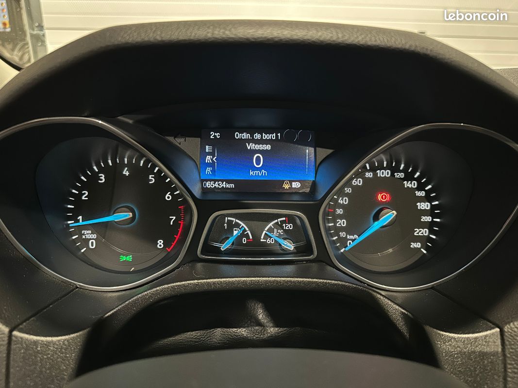 FORD FOCUS 1.0 EcoBoost 125ch Titanium (image 29)