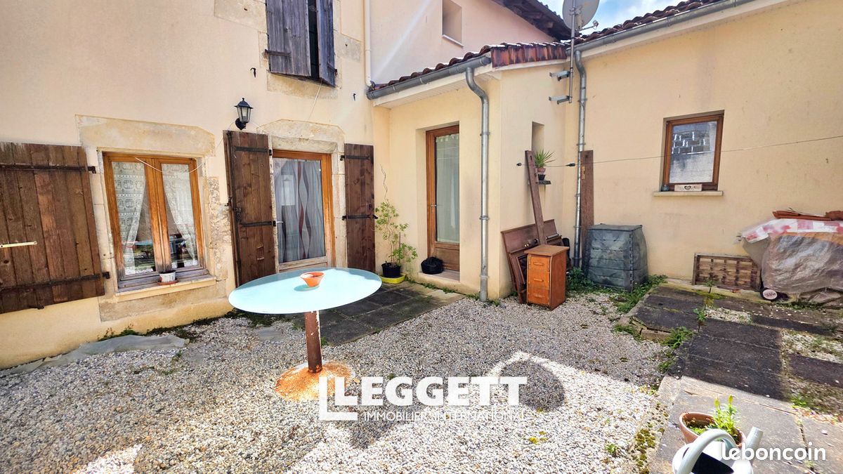 Maison 4 pièces 89 m² · à Champagne-Mouton · 89 m² · 77 000 €