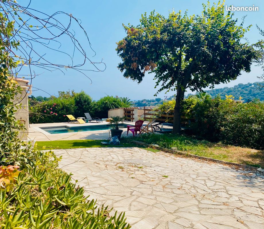 Maison 9 pièces 300 m² · à Cagnes-sur-Mer · 300 m² · 1 050 000 €