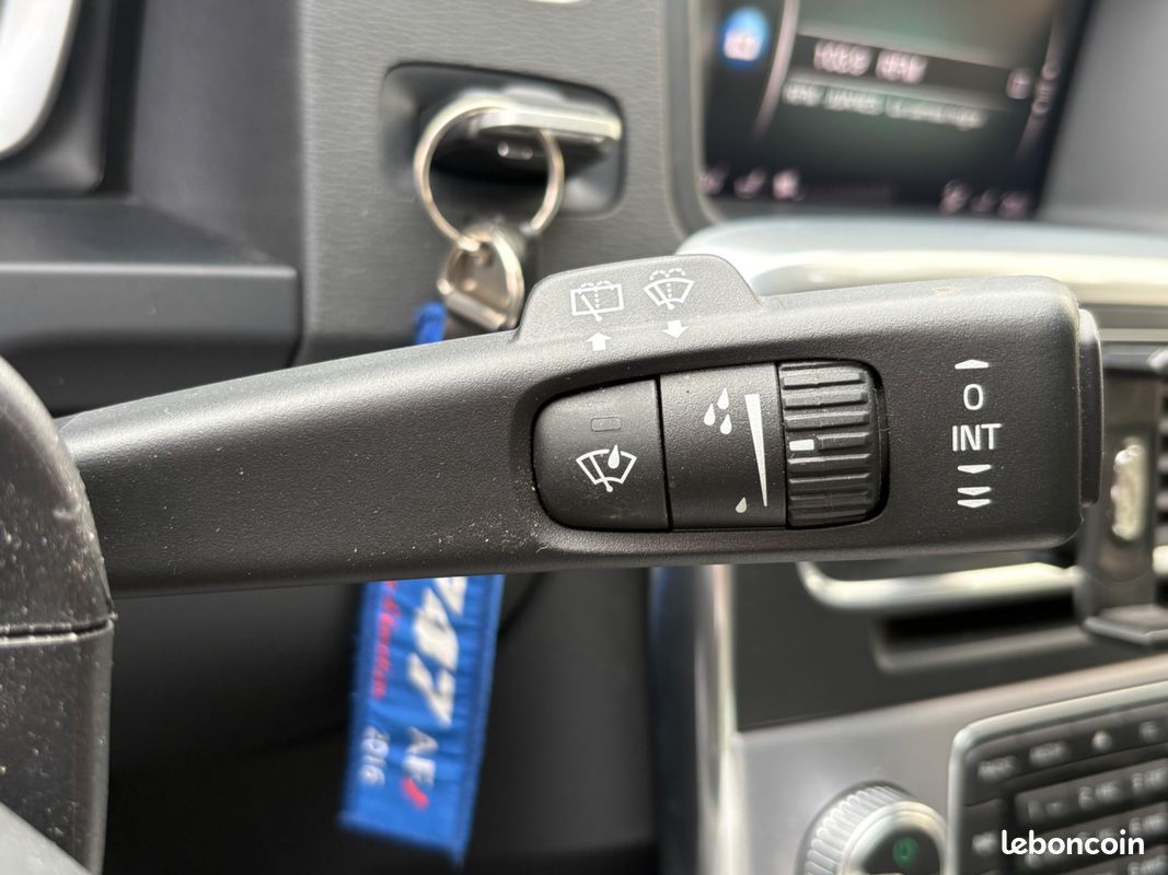 VOLVO V60 CROSS-COUNTRY 2.0 150ch PLUS D3 GEARTRONIC ENTRETIEN CONSTRUCTEUR (image 25)
