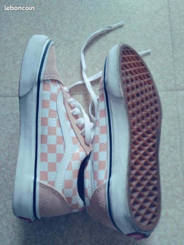 Vans (image 2)