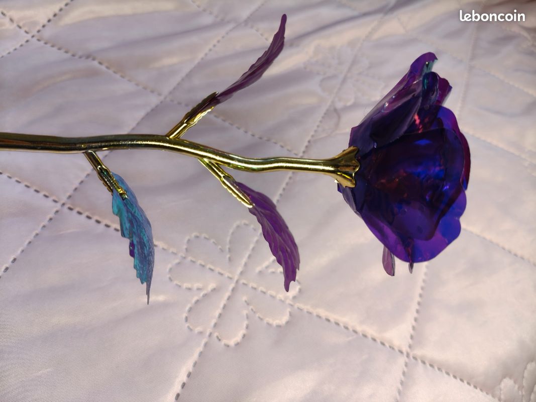 Rose artificielle irisée (image 2)