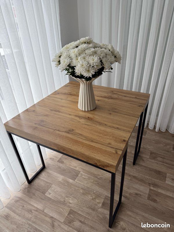 Table / Console (image 4)