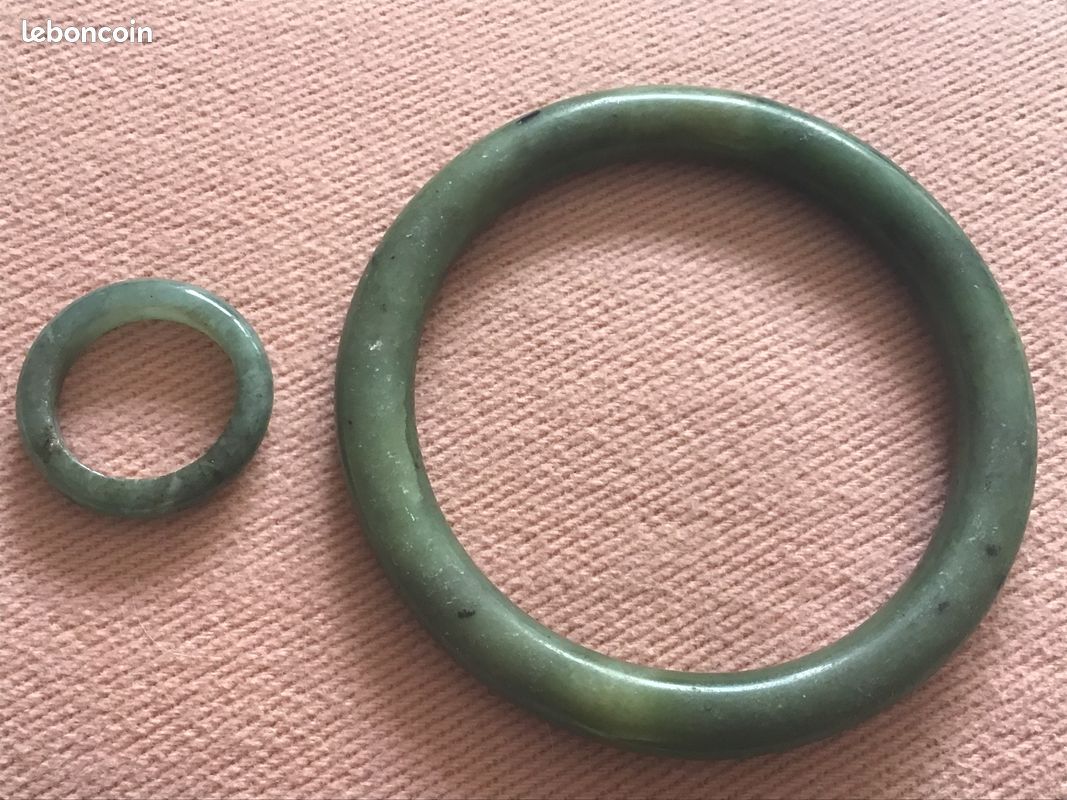 Bracelet Jonc Ancien En Jade Vert épinard Marbré - XIXe Siècle - Section Ronde - Bel état