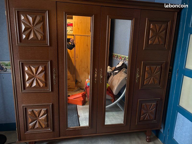 Armoire en bois avec miroir (image 1)