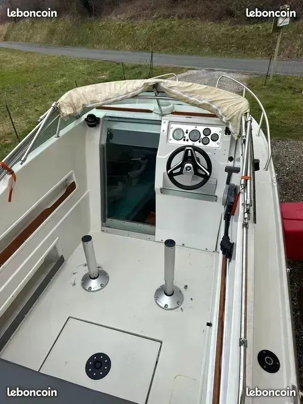 Bateau Jeanneau leader 550 moteur hors bord avec remorque ensemble (image 3)