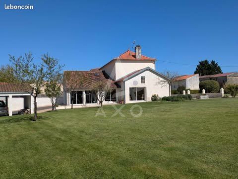 Maison 8 pièces 280 m²