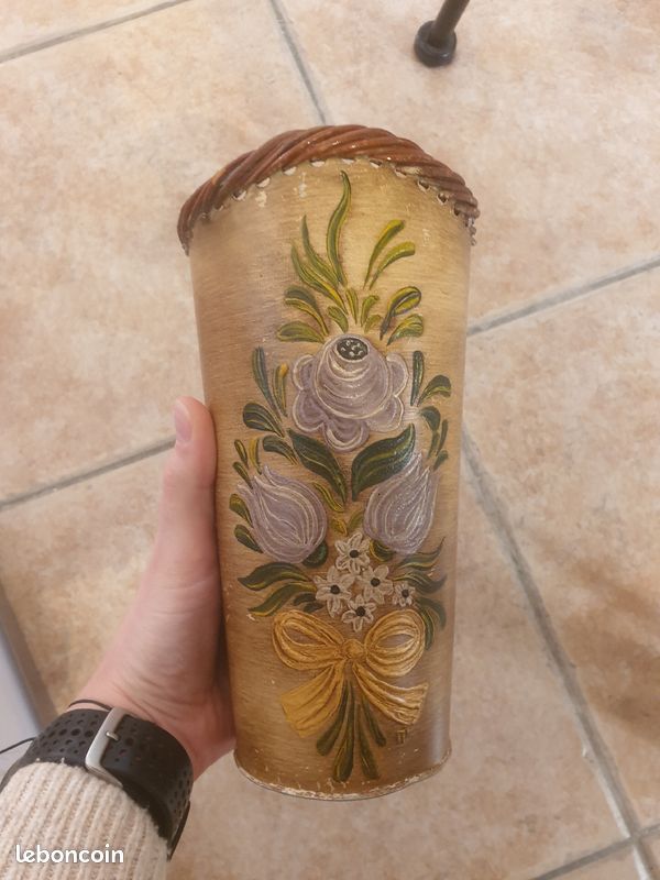 Cache vase en métal peint (image 1)