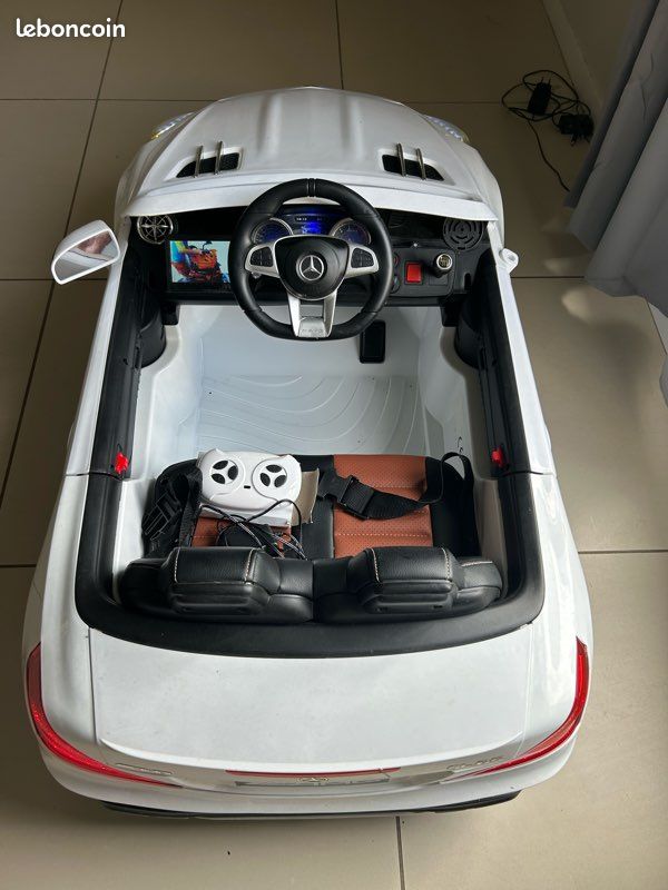 Voiture électrique enfant Mercedes à pédales(avec télécommande) (image 3)
