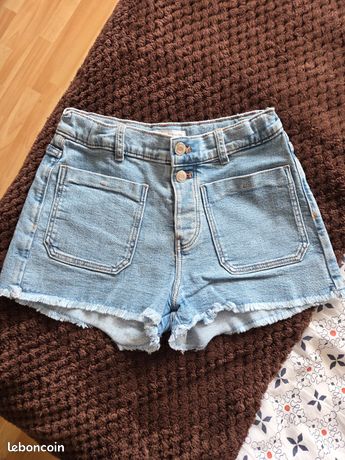 Short en Jean Taille Haute Effiloché Ourlet Brut Plié Femme Déchiré