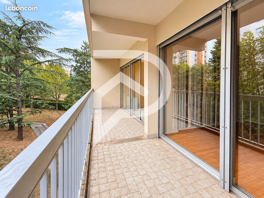 Appartement 3 pièces 74 m² · à Bron · 74 m² · 144 000 €