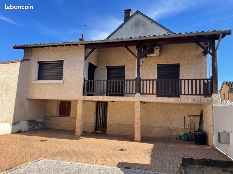 Maison 12 pièces 235 m² · à Prissé · 235 m² · 249 500 €