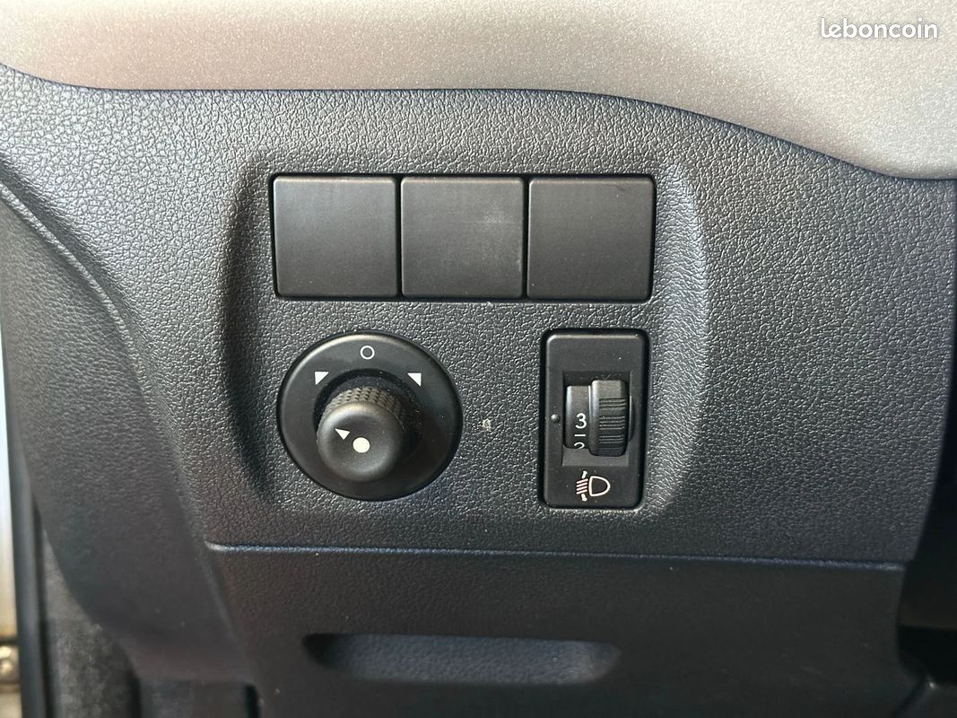 Peugeot PARTNER Outdoor 1.6 HDI 92ch - SECONDE MAIN - RÉVISION À JOUR - KIT DISTRI À JOUR (image 22)