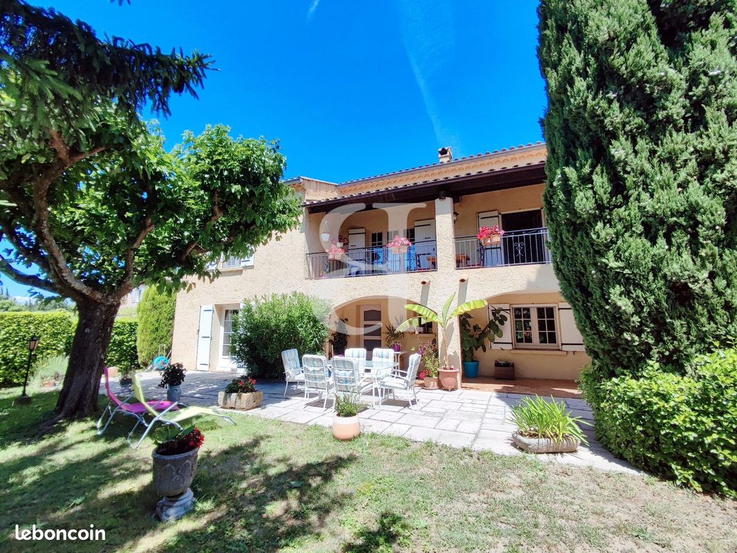 Maison 6 pièces 196 m² · à Valréas · 196 m² · 465 000 €